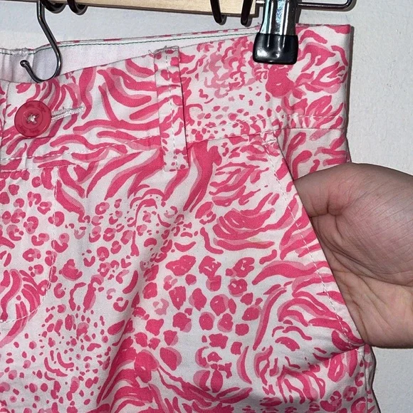 Lilly Pulitzer The Callahan Shorts Get Spotted Pink Lion design - Picture 3 of 9